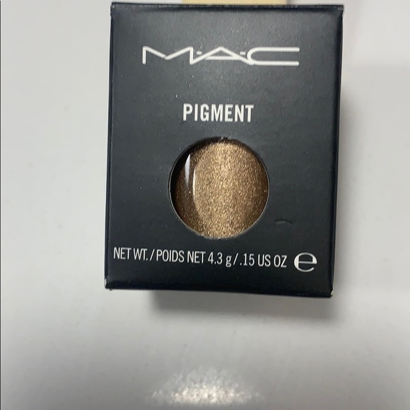 MAC makeup bundle - Picture 2 of 4